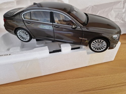 Das bmw 750 modellauto im - das, li
